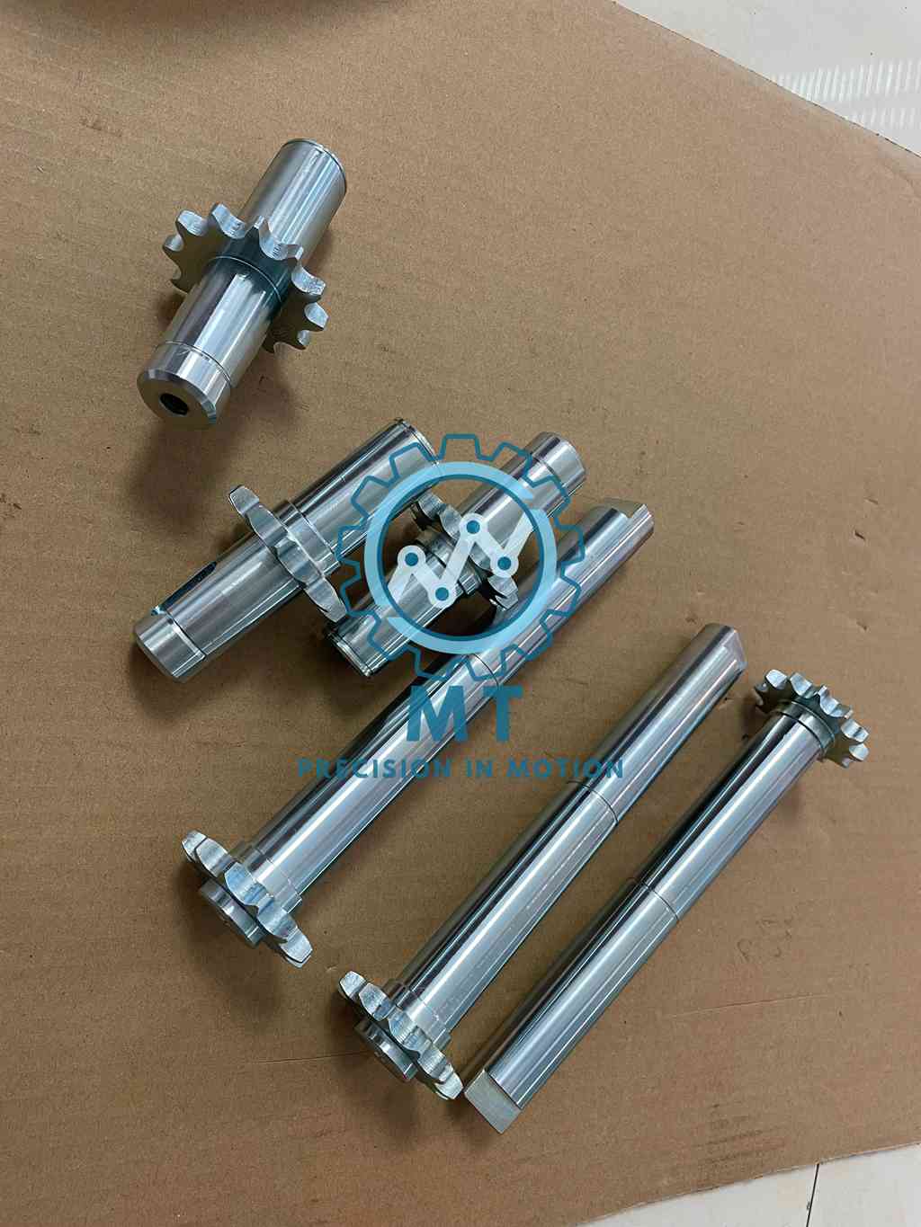 Welded sprocket shaft, zinc plated
